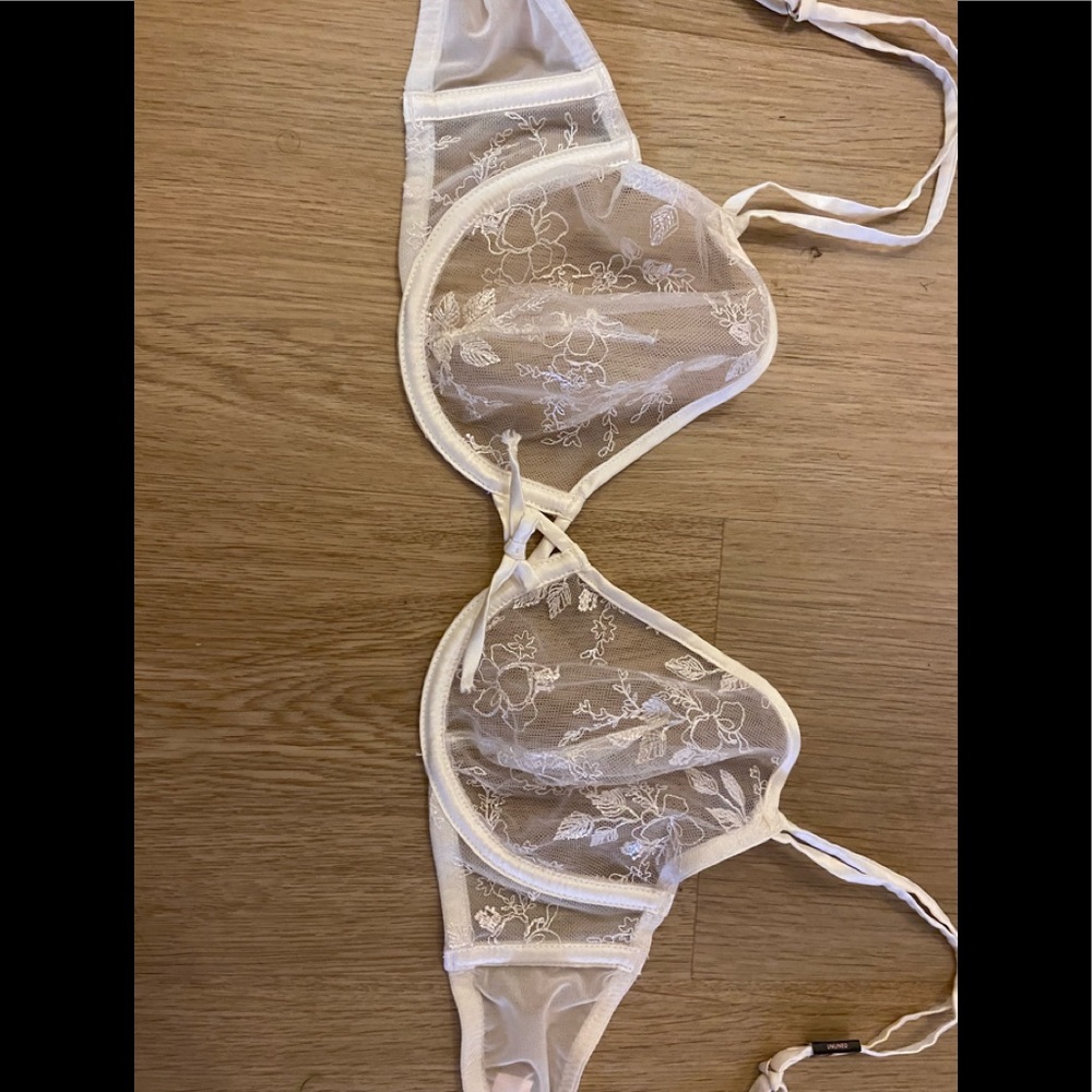 Victoria’s Secret white lace bra